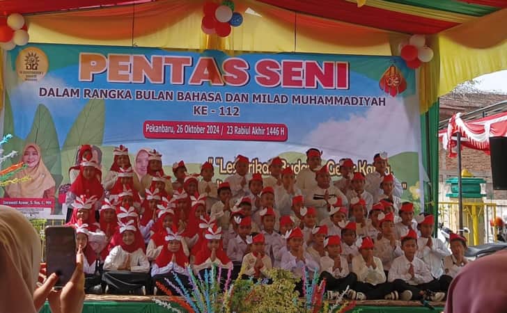 Pentas-seni-bulan-bahasa-SD-muhammadiyah-3.jpg