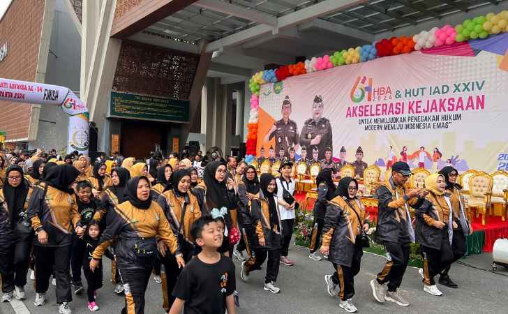 Peringati-HBA-ke-64-Kejati-Riau-Gelar-Jalan-Santai-Sehat-Bersama-Jajaran.jpg