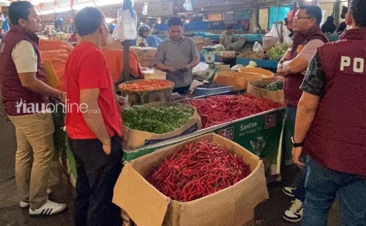 Polda-Riau-cek-harga-di-cik-puan.jpg