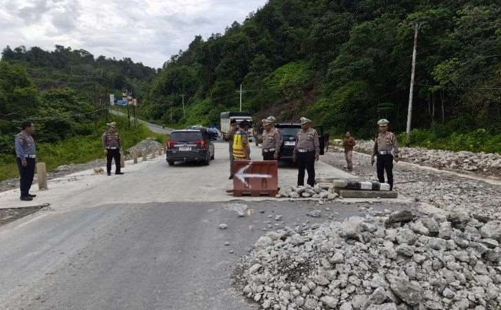 Polda-Riau-dan-BPJN-Pastikan-Jalan-Pekanbaru-Sumbar-Siap-Dilalui-Pemudik.jpg