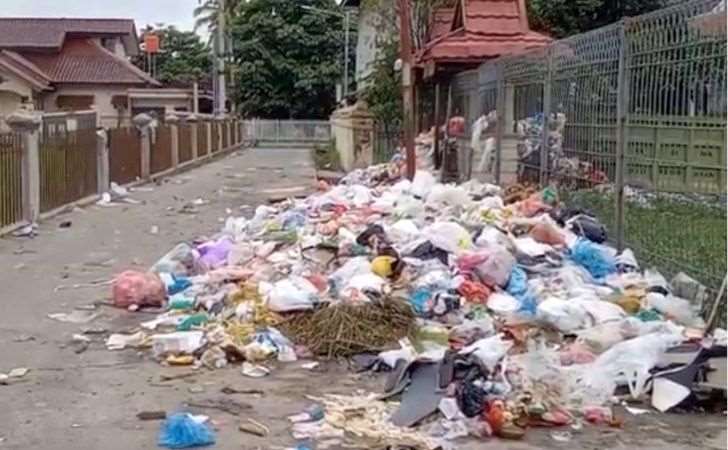 Polemik-Sampah-Pekanbaru-Belum-Teratasi-Warga-Keluhkan-Bau-dan-Ancaman-Kesehatan.jpg