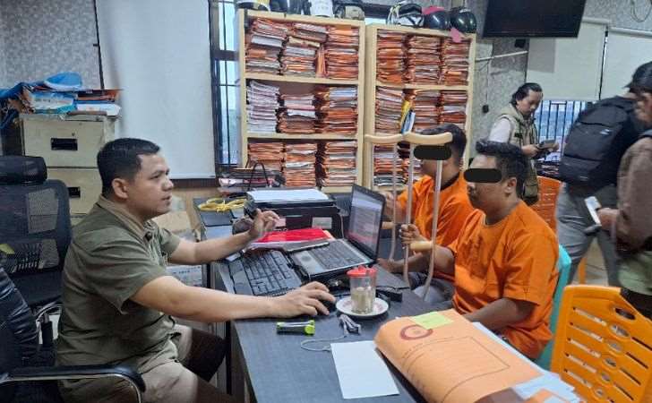 Polisi-Tembak-Residivis-Jambret-Emas-Senilai-Hampir-Rp200-Juta-di-Pekanbaru.jpg