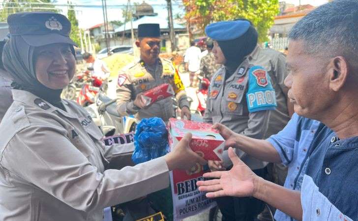 Polres-Rohul-Bagikan-Ratusan-Nasi-Kotak-Di-Masjid-Sampaikan-Pesan-Pilkada-Damai.jpg