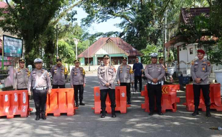 Polres-Rohul-Lakukan-Pengamanan-Pleno-Penetapan-Paslon-Bupati-dan-Wakil-Bupati.jpg