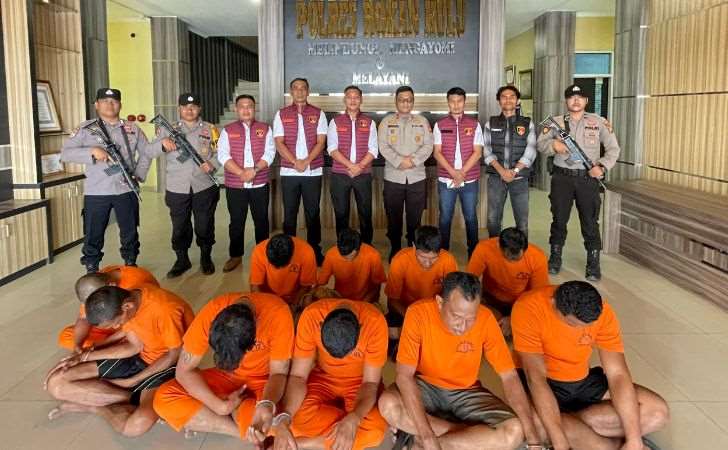 Resahkan-Warga-10-Tersangka-Pencuri-Sapi-Ditangkap-Polres-Rohul.jpg