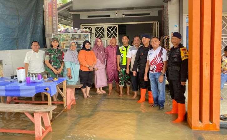 SAR-Brimob-Polda-Riau-Gencar-Patroli-Antisipasi-Banjir-dan-Pantau-Ketinggian-Air.jpg