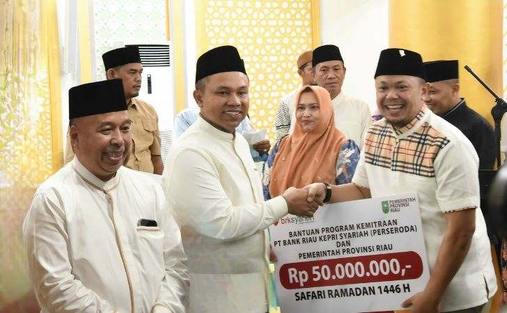 Safari-Ramadan-BRK-Syariah-Salurkan-CSR-untuk-Masjid-Arafah-Bengkalis.jpg