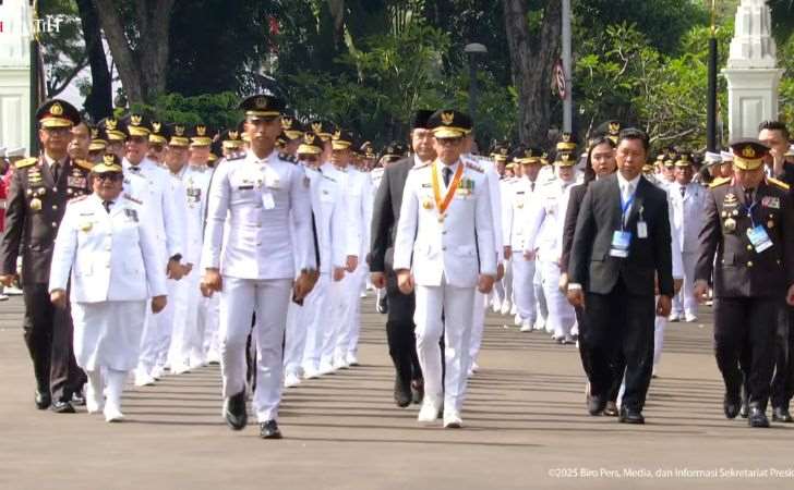 Sejumlah-Kepala-Daerah-menjelang-pelantikan-di-Istana-Negara.jpg