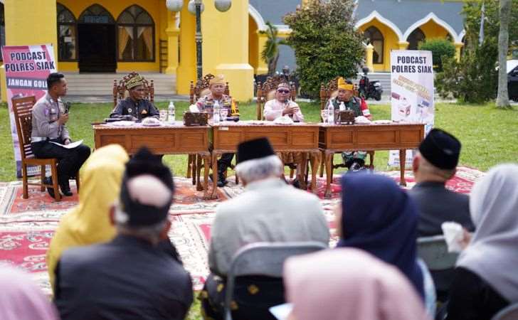 Sekda-Siak-Hadiri-Podcast-Polres-Siak-Menuju-Pilkada-Damai-Sejuk-Beradab.jpg