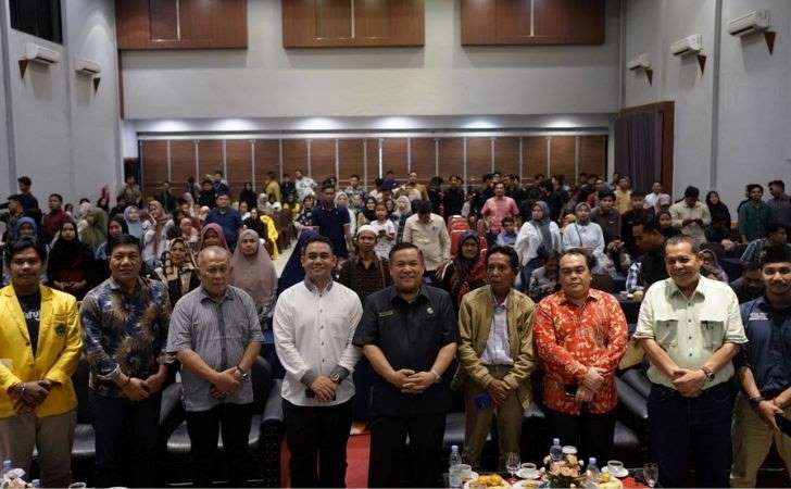 Seminar-Pembangunan-bersama-Mahasiswa-Ini-Pesan-Sekdaprov-Riau-SF-Hariyanto.jpg