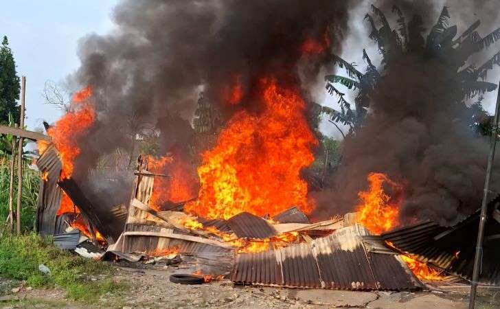 Si-Jago-Merah-Ngamuk-10-Unit-Sepeda-Motor-Hangus-Terbakar-di-Jalan-Kartama.jpg