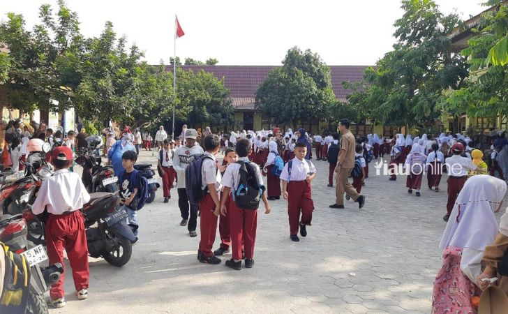 Siswa-sd-di-hari-pertama-sekolah.jpg