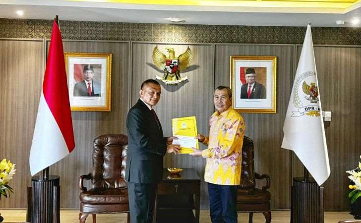 Terima-Mandat-Dari-Golkar-Syamsuar-Jadi-Calon-Pertama-Resmi-Maju-Pilgubri.jpg