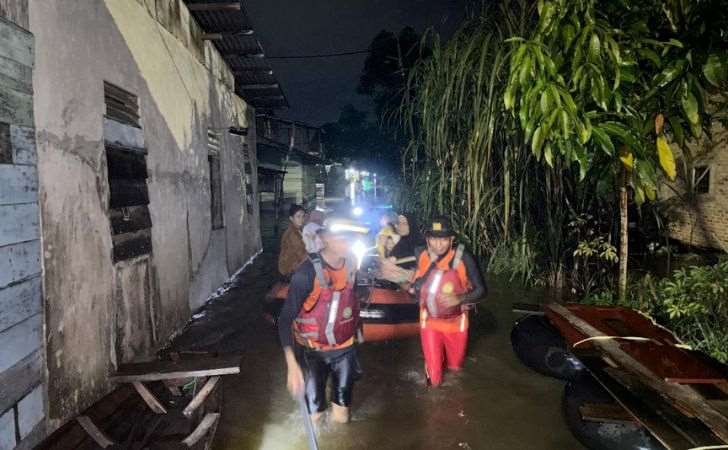 Tim-SAR-Gabungan-Evakuasi-Warga-Terdampak-Banjir-Berikut-Daftarnya.jpg