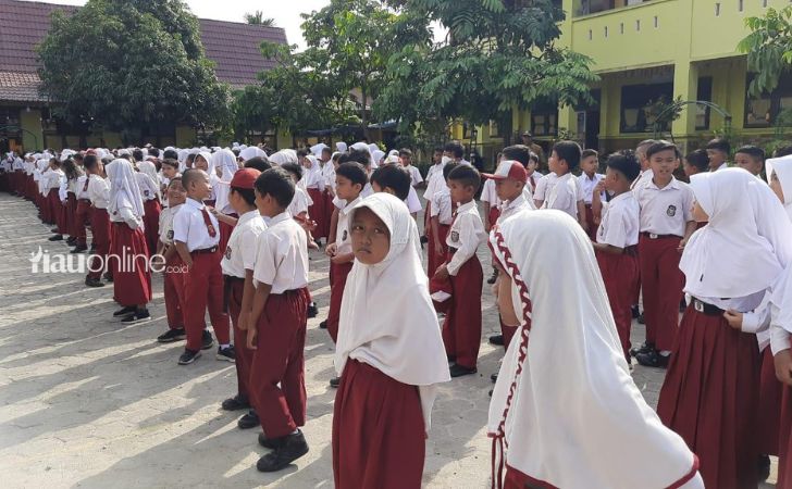 Upacara-di-hari-pertama-sekolah1.jpg