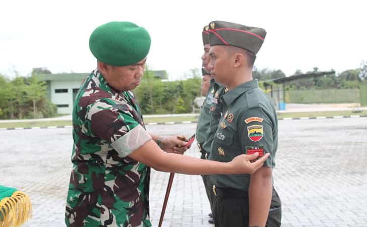 Upacara-kenaikan-pangkat-di-kodim-siak.jpg