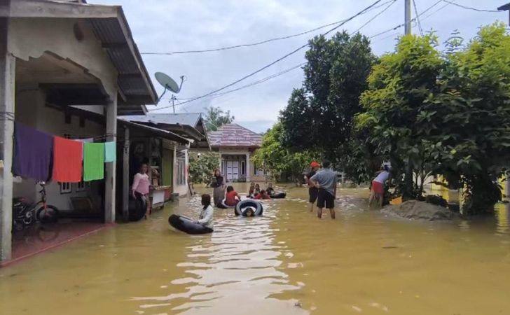 Warga-Desa-Pulau-Permai-Mengungsi-Akibat-Puluhan-Rumah-Terendam-Banjir.jpg