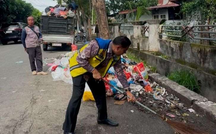 Wawako-Pekanbaru-Bersihkan-Sampah-Menumpuk-di-Jalan.jpg