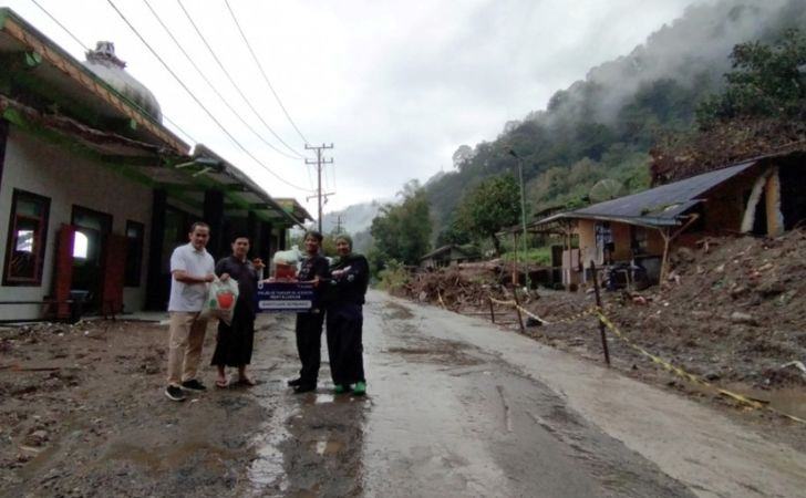 XL-Serahkan-Bantuan-Bagi-Korban-Longsor-di-Sejumlah-Wilayah-di-Indonesia.jpg