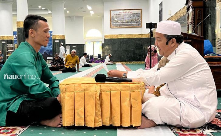 ernando-masuk-islam-di-an-nur.jpg