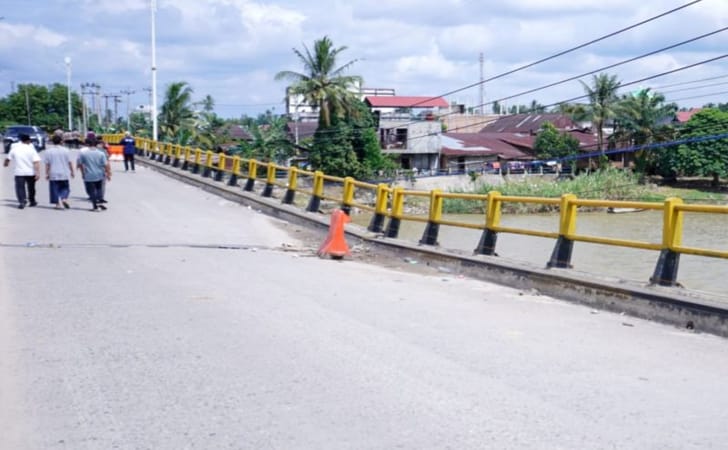 jembatan-sungai-rokan-miring2.jpg