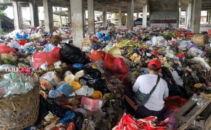 sampah-menggunung-di-pekanbaru.jpg