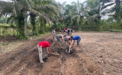 Brimob-bikin-kebun-jagung.jpg