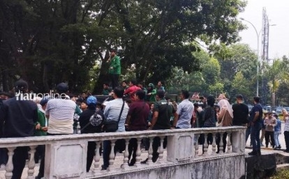 Demo-mahasiswa-umri-di-dprd-riau2.jpg