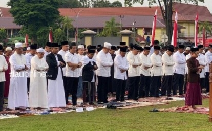 Kapolda-Riau-salat-ied-di-mapolda.jpg