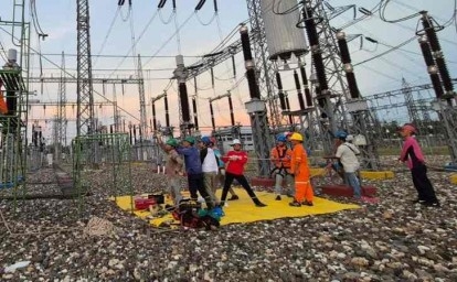 Petugas-PLN-melakukan-perbaikan-GITET-275-kv-Bangko.jpg