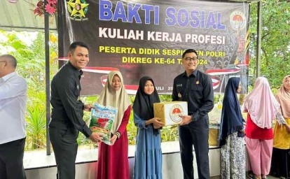 Sespimmen-Polri-ke-64-Berikan-Bantuan-ke-Pondok-Pesantren.jpg