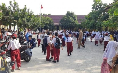 Siswa-sd-di-hari-pertama-sekolah.jpg