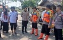 90-KK-Terdampak-Banjir-Kapolsek-Senapelan-Bersama-Forkopimcam-Siapkan-Mitigasi.jpg