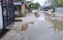 Banjir-jalan-rusak-menuju-TPS.jpg