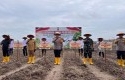 Dukung-Asta-Cita-Presiden-Pj-Gubri-Apresiasi-Kick-Off-Swasembada-Pangan-Polda-Riau.jpg