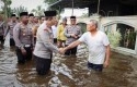 Kapolresta-Pekanbaru-Tinjau-Lokasi-Banjir-di-Kecamatan-Rumbai.jpg