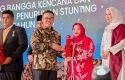 Kasmarni-Terima-Penghargaan-Bupati-Manggala-Karya-Kencana-2024.jpg