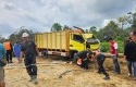 Kecelakaan-Colt-Diesel-di-Sungai-Segati-17-Selamat-6-Meninggal-9-Dalam-Pencarian.jpg