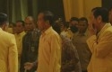 Pakai-Baju-Kuning-Benarkah-Jokowi-Jadi-Dewan-Pembina-Golkar.jpg