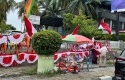 Pedagang-bendara-di-trotoar-pekanbaru.jpg