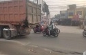 Pelajar-bersepeda-motor-di-jalan-garuda.jpg