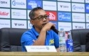 Pelatih-PSPS-Pekanbaru-Aji-Santoso-jelang-pertandingan-PSPS-Pekanbaru-vs-Persikota-Tangerang.jpg