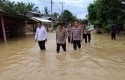 Wakapolda-Riau-Kunjungi-Warga-Terdampak-Banjir-di-Tiga-Desa.jpg